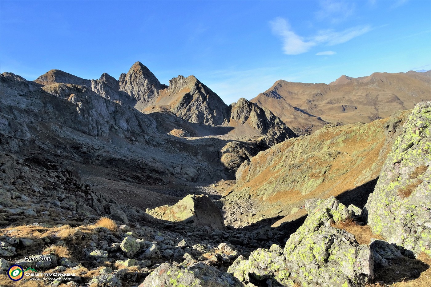 38 Bella vista sulla  valle di Trona col suo Pizzo .JPG